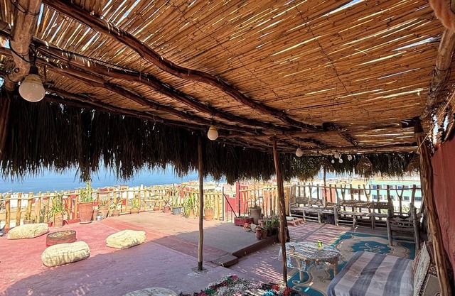 Berber Waves Surf House - 6-Bed family room