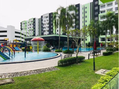 Bern's Homestay Manhattan Condo, Ipoh-GROUND FLOOR, POOLSIDE, FREE PARKING and WiFi