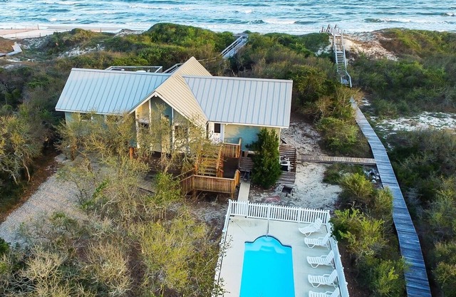 BEST BEACHFRONT VALUE ON SGI! 4 BR/2 BA, Heated Pool, Spa and Awesome Reviews!