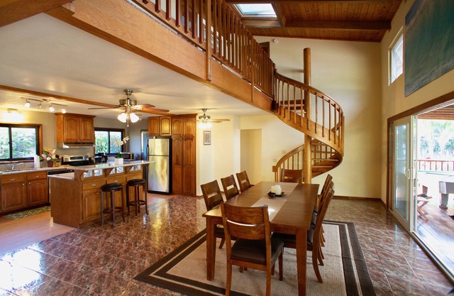 Best Family Beaches On The North Shore - HotTub - BBQ