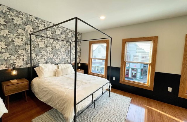 Best Location & Best Free Breakfast! Newly Renovated 2bed/1bath, Heart of Downtown Bar Harbor