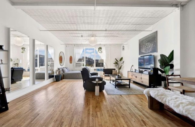 Best Location in Williamsburg Big Sunny Art Loft