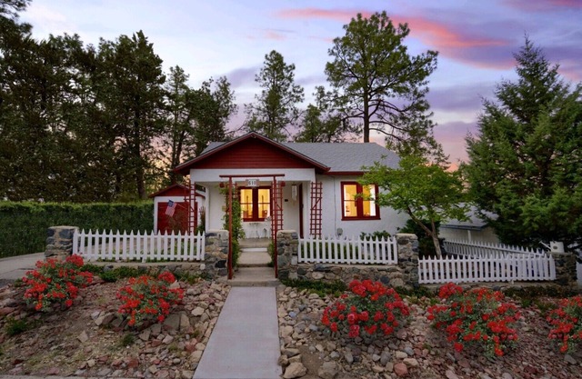 BEST LOCATION + WALK TO DOWNTOWN + CLOSE TO EVERYTHING + HOT TUB + HAS IT ALL!