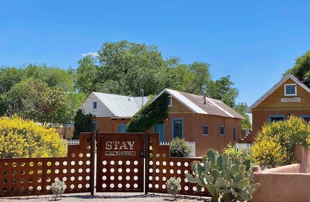 Best Location/Walkable Neighborhood/Gated Parking
