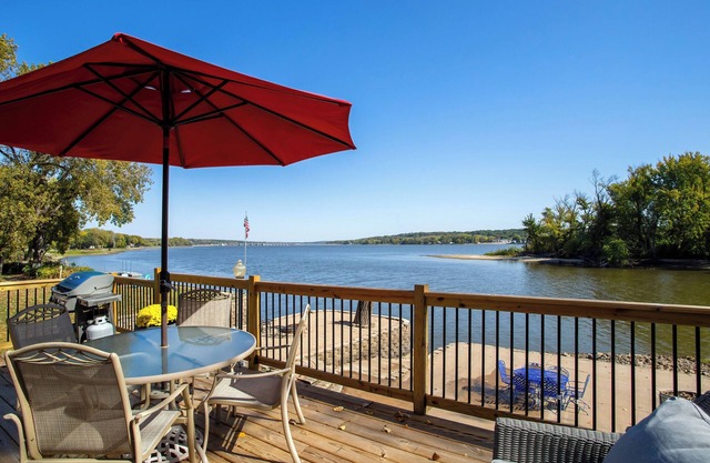 Best Mississippi River Views! Fully updated riverfront home. Sleeps 6.