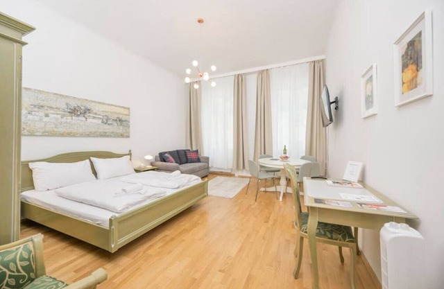 Best of Hernals Top 24