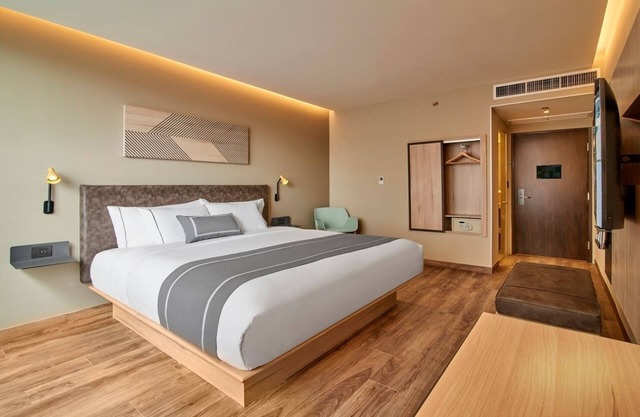 Best of Mazatlán Awaits! Rooftop Pool & Relaxation, Free Parking!