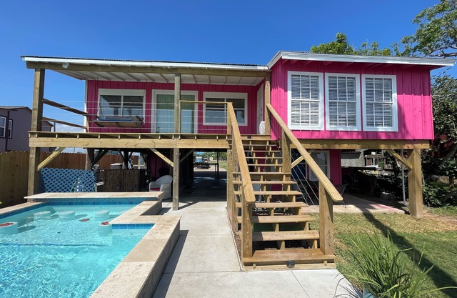 Best Texas Fishing, Waterfront with a Swimming Pool and Pet Friendly
