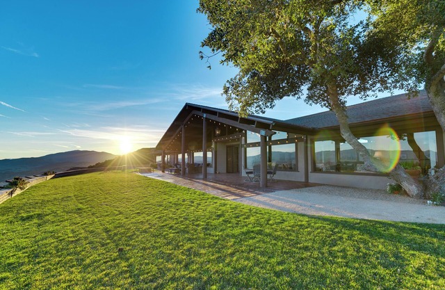 Best views of the Santa Ynez Valley! 4 Bedrooms, infinity edge pool and sauna