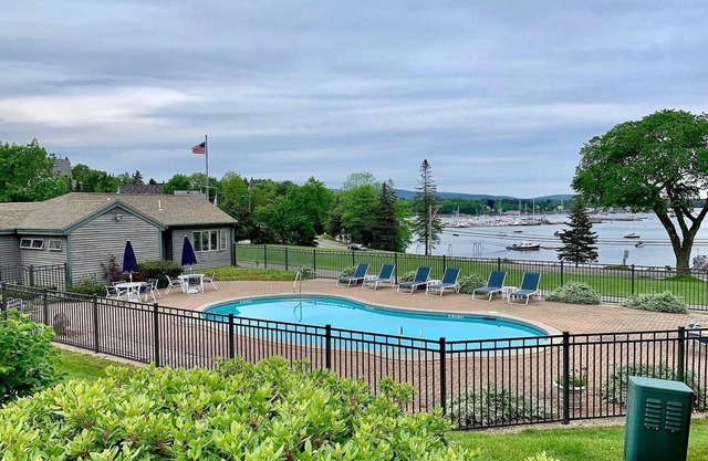 Best views on MDI - 2 bedroom 2 bath condo - waterfront with in ground pool