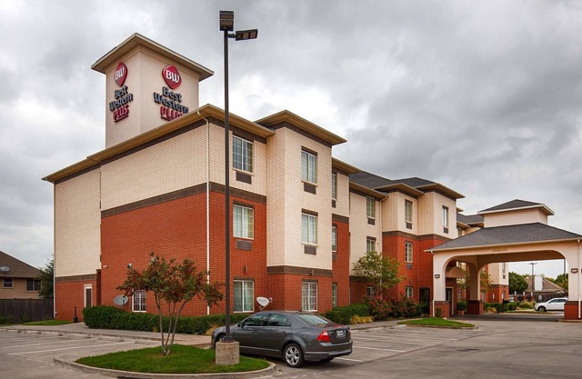 Best Western Plus Lake Dallas Inn & Suites