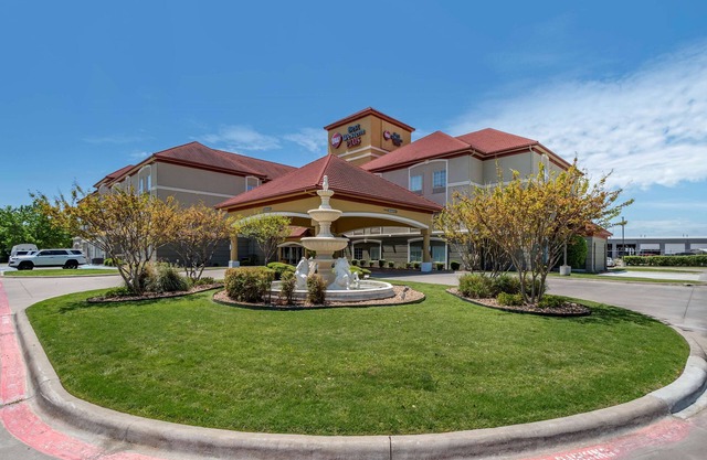 Best Western Plus Monica Royale Inn & Suites