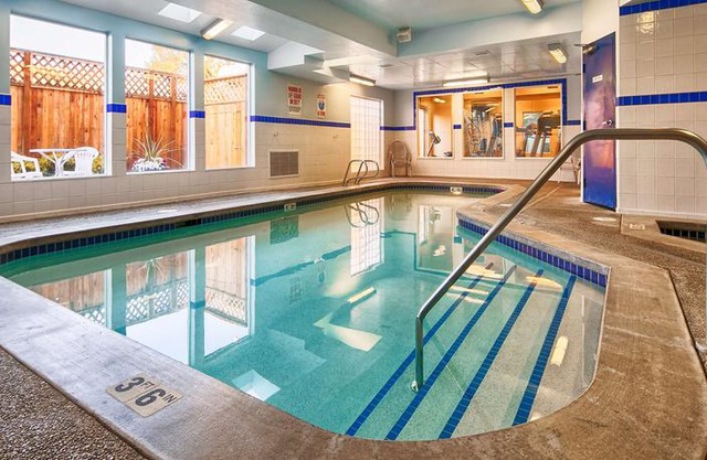 Best Western PLUS Navigator Inn & Suites