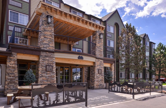 Best Western Plus Peak Vista Inn & Suites