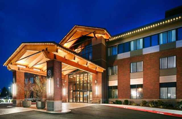 Best Western Premier Boulder Falls Inn