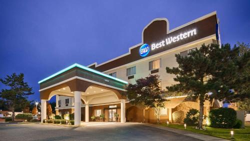 Western Sky Valley Inn 