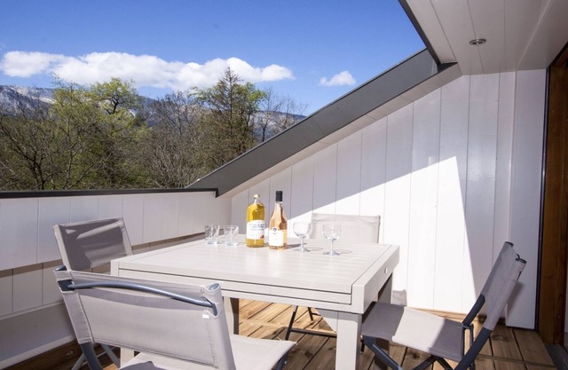 BETWEEN LAKE AND MOUNTAINS: La Sambuy ★ - NEW FOR 2019 5 mins from Lake Annecy