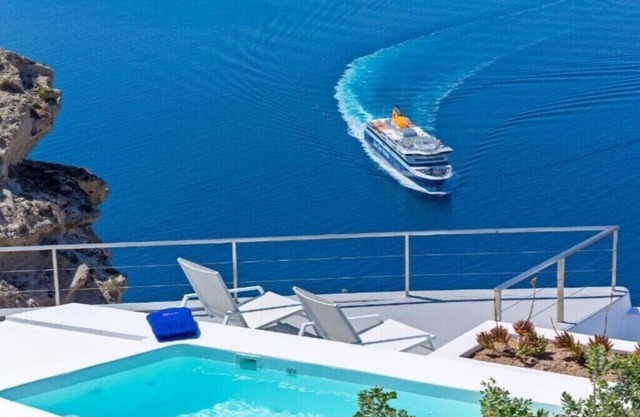 BH579 - C - Suite Santorini