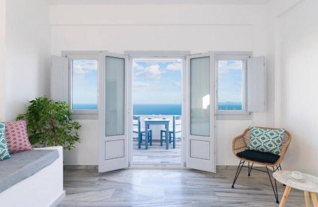 BH972 - C - Suite Santorini