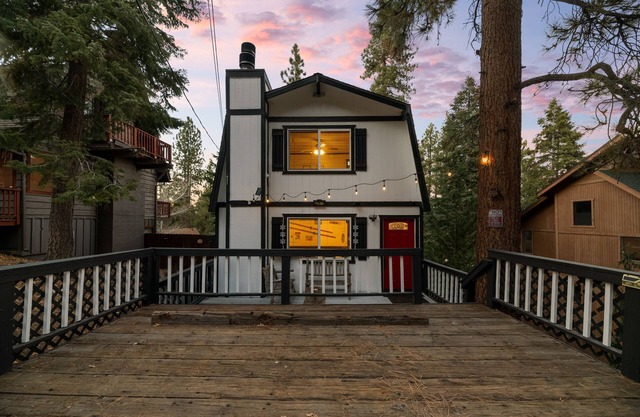 Big Bear Lake, Hot Tub, Walk to Ski Slopes, Fire Pit, Fireplace, Golf Course Zoo