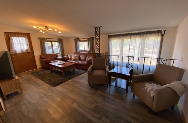 *BIG*Family Vacation Home.Fast WiFi!Great Location! 30 Min from Dells! UPDATED!