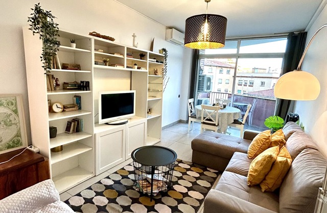 BIG FLAT IN LA SAGRERA. Very quiet area and well connected