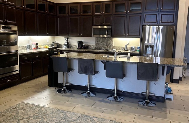 Big home with pool and all the amenities close to festival