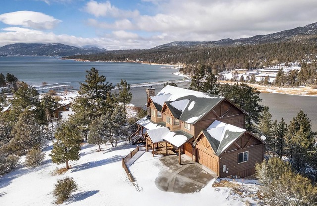 BIG Lake Views/King Beds/Garage/Balconies/Games/Snow Summit, Marina, The Village