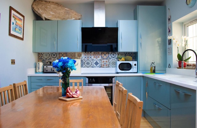 BIG NewHome 12sleeps 5bedrooms 2gardens & breakfast