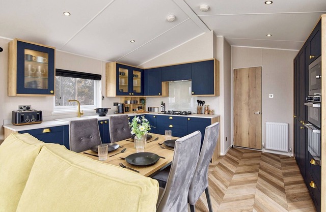 Billing Aquadrome 2 Bed Hot Tub Caravan MI19