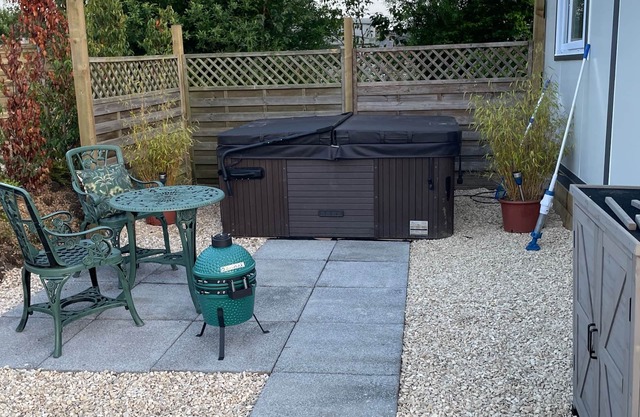 Birch Tree Lodge, Sleeps 4, Set in 3 Acres