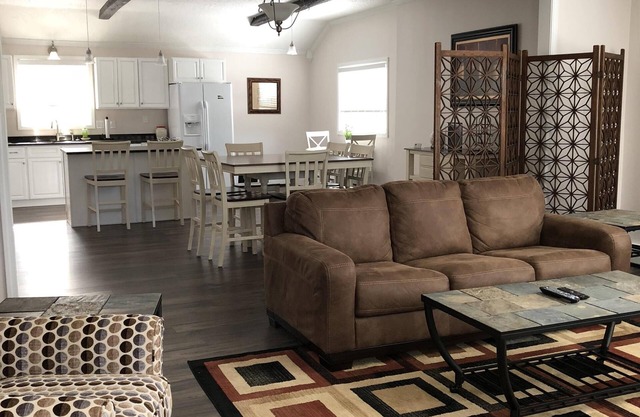 Birds' Eye- 3/2 - Private Enty, Patio, A/C, Wi-Fi, Smart TV