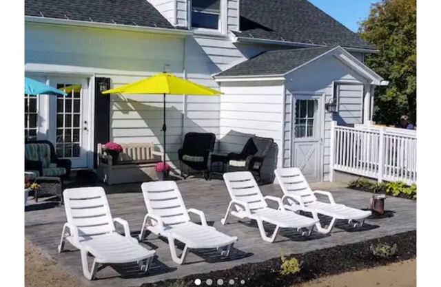 BitterSweet Vineyard Views along Chatauqua Wine Trail w/hot tub and pet friendly