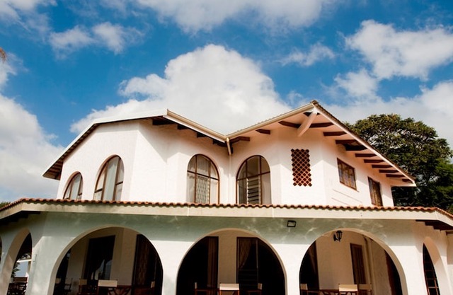 Bizafrika Guest Lodge & Conference Center