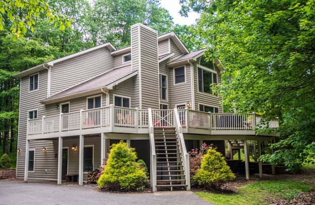 Black Bear Lodge: Lake Access Home w/ Community Indoor Pool