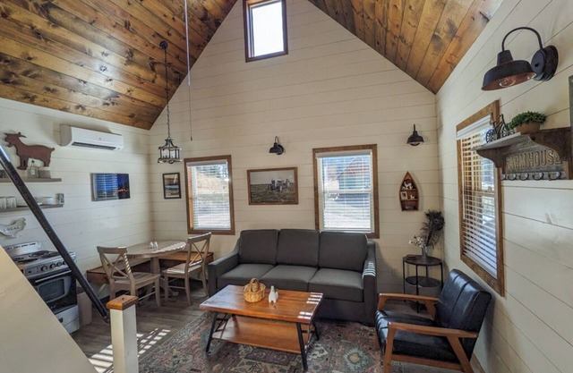 Black Hills Farmhouse, Cabin #3