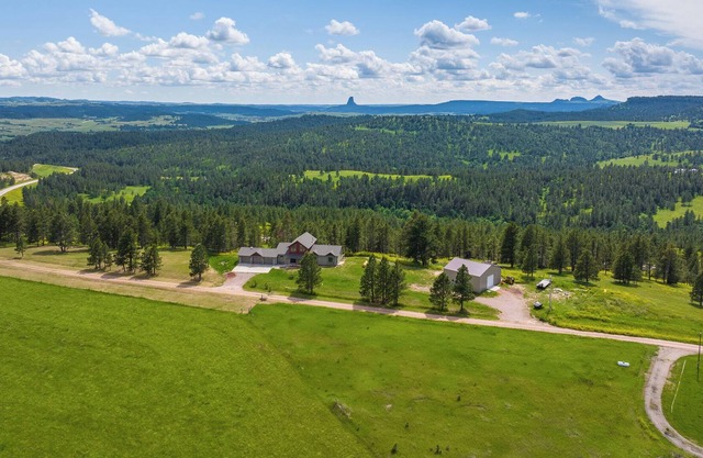 Black Hills retreat with Devils Tower views right from your front room!