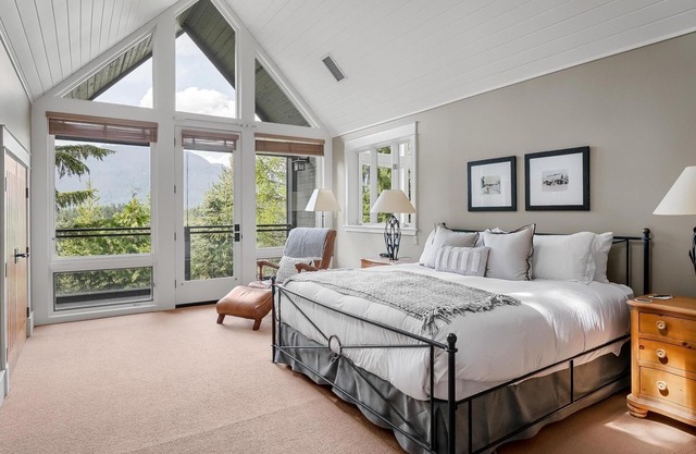 Blackcomb Hideaway 4 Bedroom Ski-In Chalet