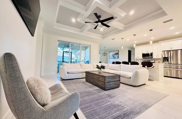 BlessedVeniceOasis, Luxury Beach House - 5 Minutes to Beach, Brand New!