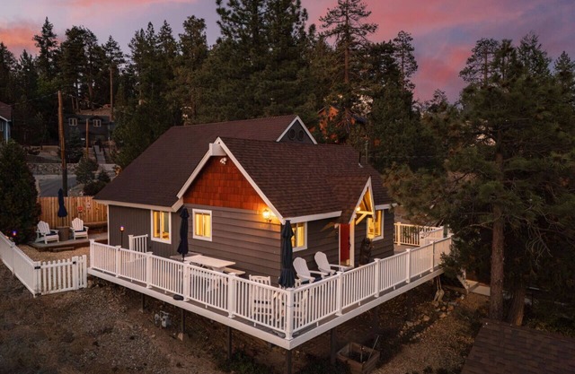 Blissful Bay Cabin + Block from Boulder Bay + BBQ