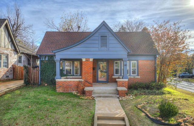 Blue Canvas Cottage by the Paseo - 10 Guests