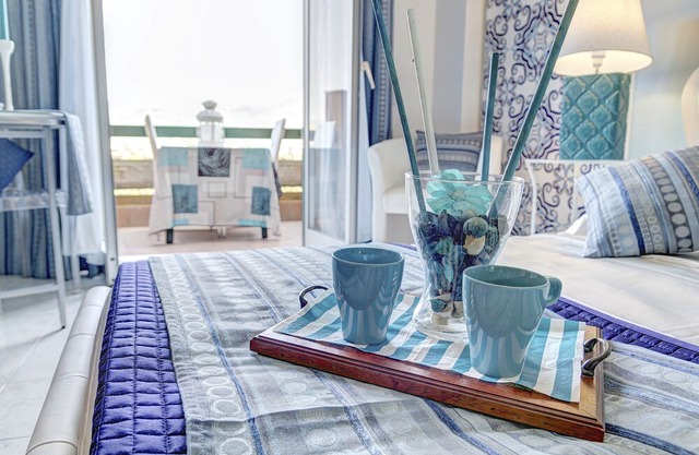 BLUE CURACAO - Les roches Noires