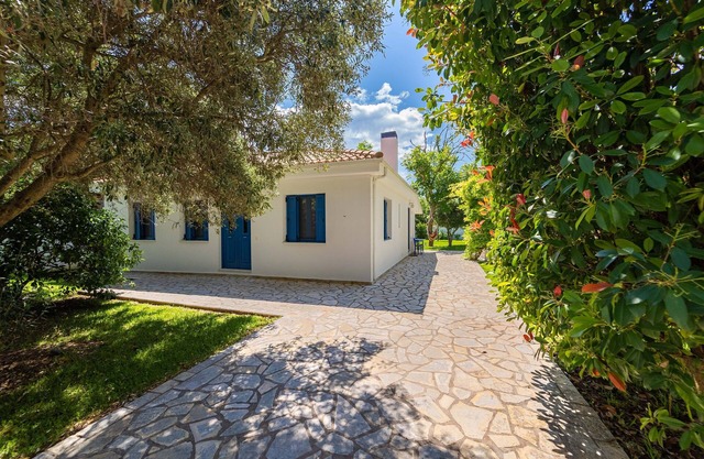Blue Gem Villa, in the Heart of Lefkas Town!