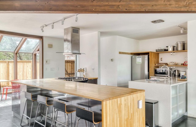 Blue Heron | Modern Coastal Retreat + Hot Tub