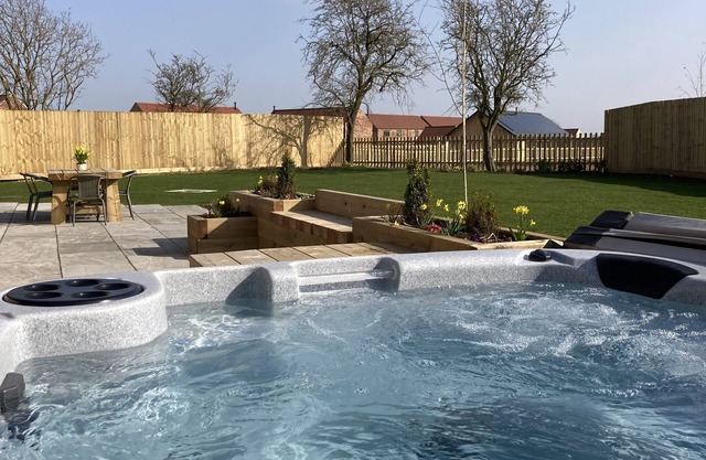 Blue Iris Cottage, Ashlin Farm Barns