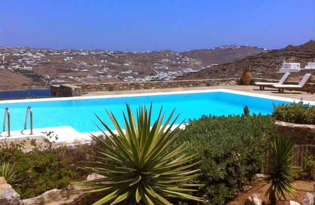 Blue Island Maisonette with Sharing Pool