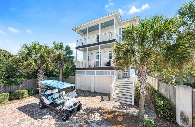 BLUE MERMAID: Splash into Luxurious Paradise! Bikes, Pool, Golf Cart