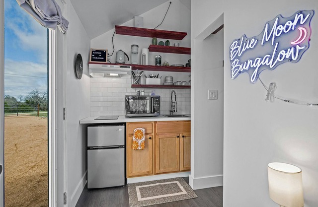 Blue Moon-pet friendly tiny home!