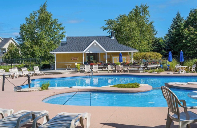 Blue Mountain Townhome: Patio, Shuttle, Trails!