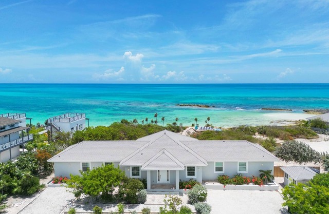 Blue Reef Villa, New build located on one of Little Exuma's Lazy Rivers!